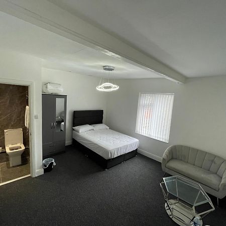 Pc Homes Room C Hyde Exterior foto